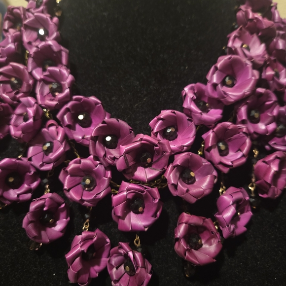Powokani Burgundy Palm Flower Necklace - Picture 2 of 3